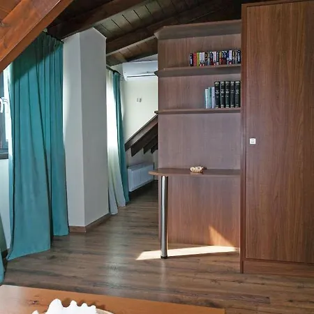 Alex * Áyios Yeóryios